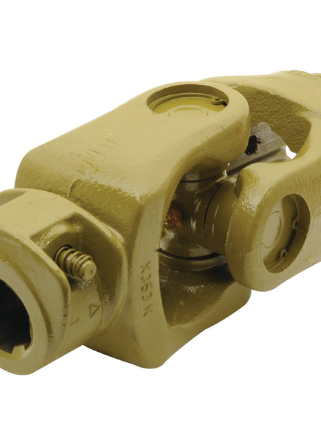 Sparex's PTO Coupling, painted yellow and featuring a universal joint size of 32 x 76mm with a rotational axis, serves as an effective alternative to 117844. This product comes in size 1 3/8''-6 Spline with a Star profile, measuring 61 x 47 x 4.5 mm (Sparex Part No.S.6442).