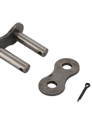 A disassembled master link, including two metal pins, an outer plate, and two cotter pins, ensures AGCO Parts' machinery runs with high fatigue strength. This product is specifically the AGCO | Connecting Link Front Elevator - D42367700.