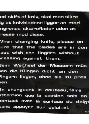 Multilingual safety instructions in the current product description for the AGCO | DECAL - D49158800 advise users to avoid pressing against knife blades with their fingers when changing the knife. No exceptions should be made to ensure proper handling and increased safety.