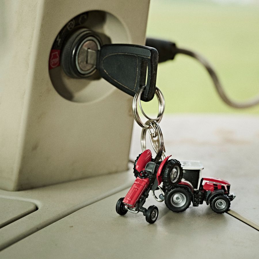 MF 135 Tractor Keyring – Collectible Miniature Model X993032505566